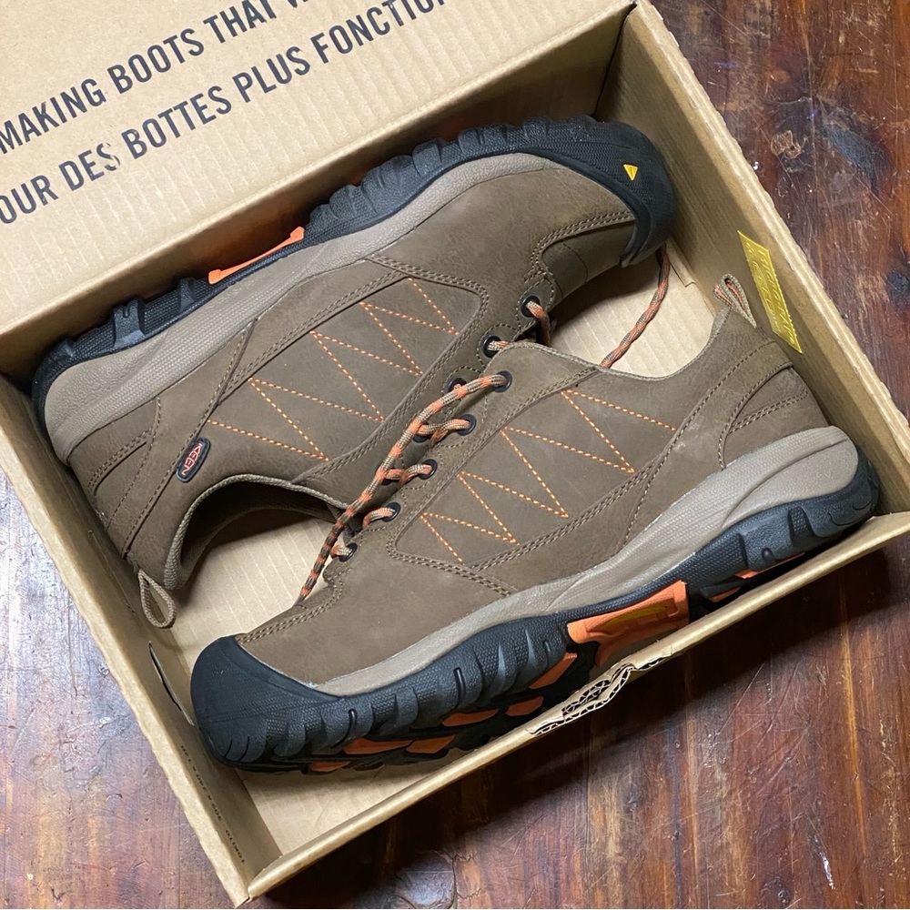 BNIB Keen Mesa ESD (steel toe) brown